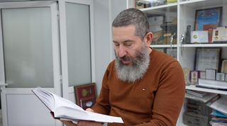 Pavlo Kozlenko při natáčení rozhovoru, 2024